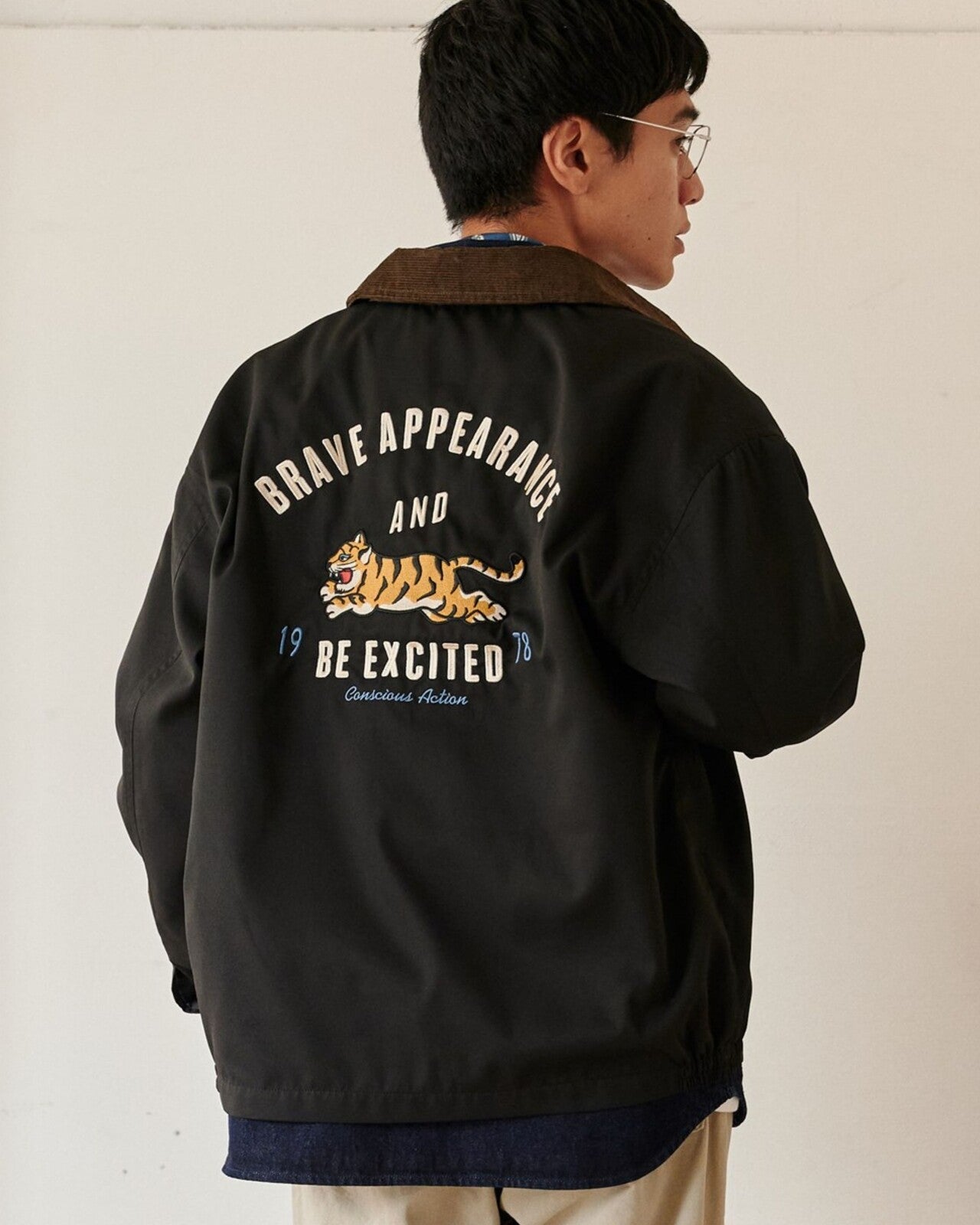 POWER TO THE PEOPLE 虎刺繡燈芯絨領夾克【2026秋冬】中性款
