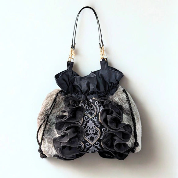 日本職人手作🖤【秋冬氣質女神專屬】華麗毛毛刺繡巾著包|印度刺繡×奢華絨毛×立體荷葉邊✨