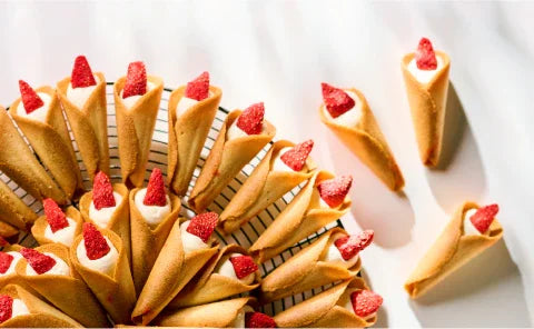 Japanese AUDREY Bouquet Cake with Paper Bag