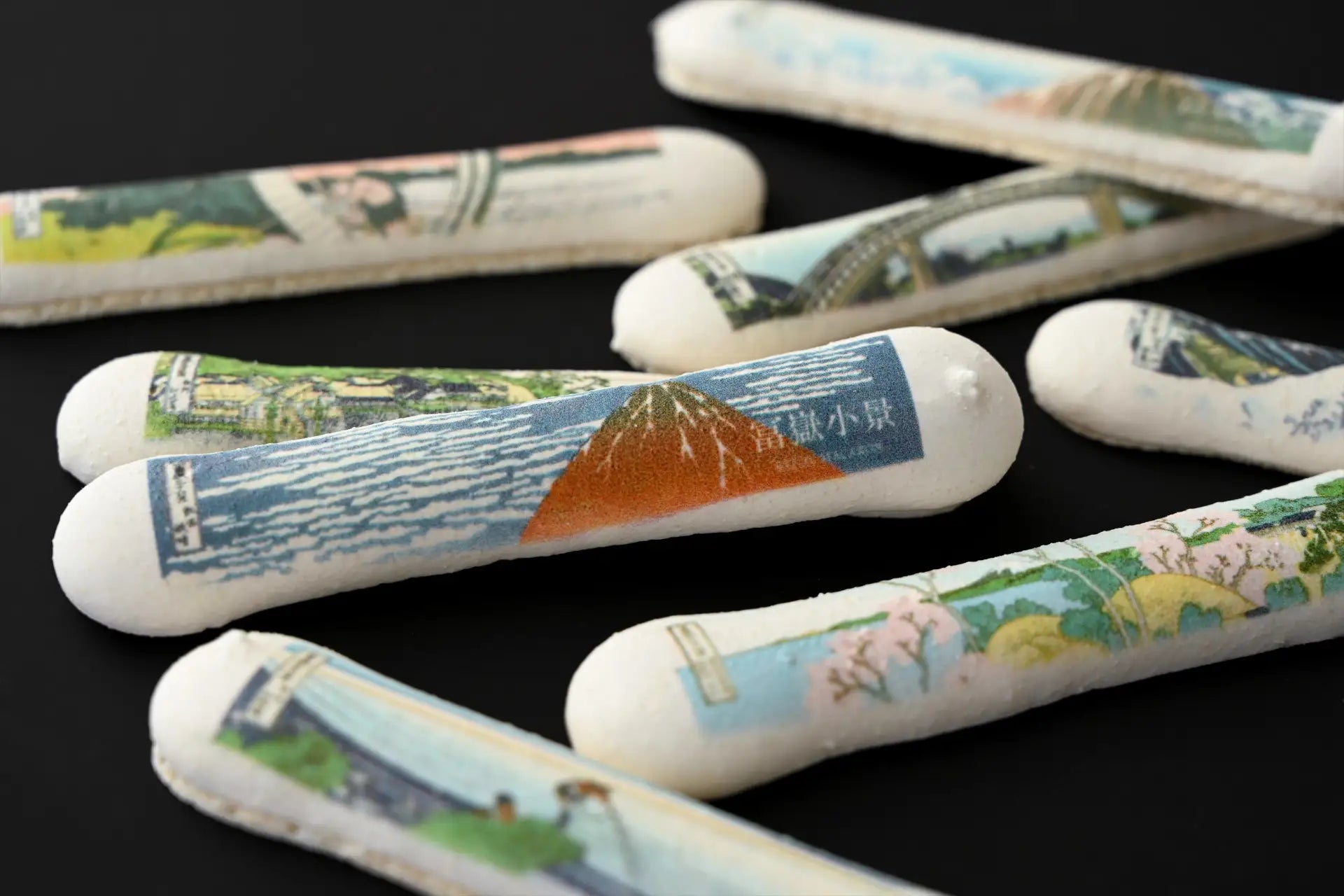 【冨嶽小景 巴頓馬卡龍禮盒】用甜點品味葛飾北齋的藝術｜浮世繪 × 馬卡龍 × 日本限定甜點