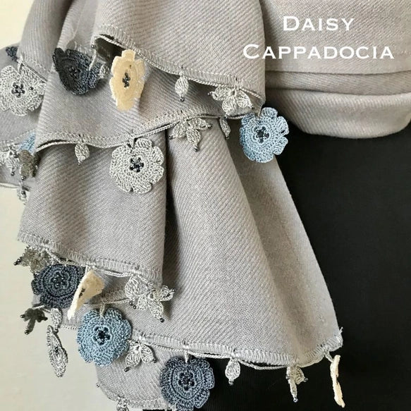 日本職人手作🌸【花開在肩上的溫柔】刺繡花朵羊絨披肩｜土耳其Oya手工鉤花×高質感Pashmina｜冬季仙女必備單品💐