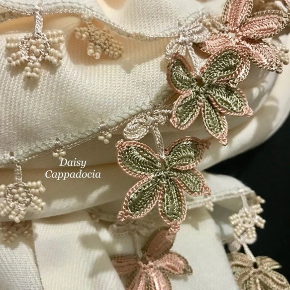 日本職人手作🌸【花開在肩上的溫柔】刺繡花朵羊絨披肩｜土耳其Oya手工鉤花×高質感Pashmina｜冬季仙女必備單品💐