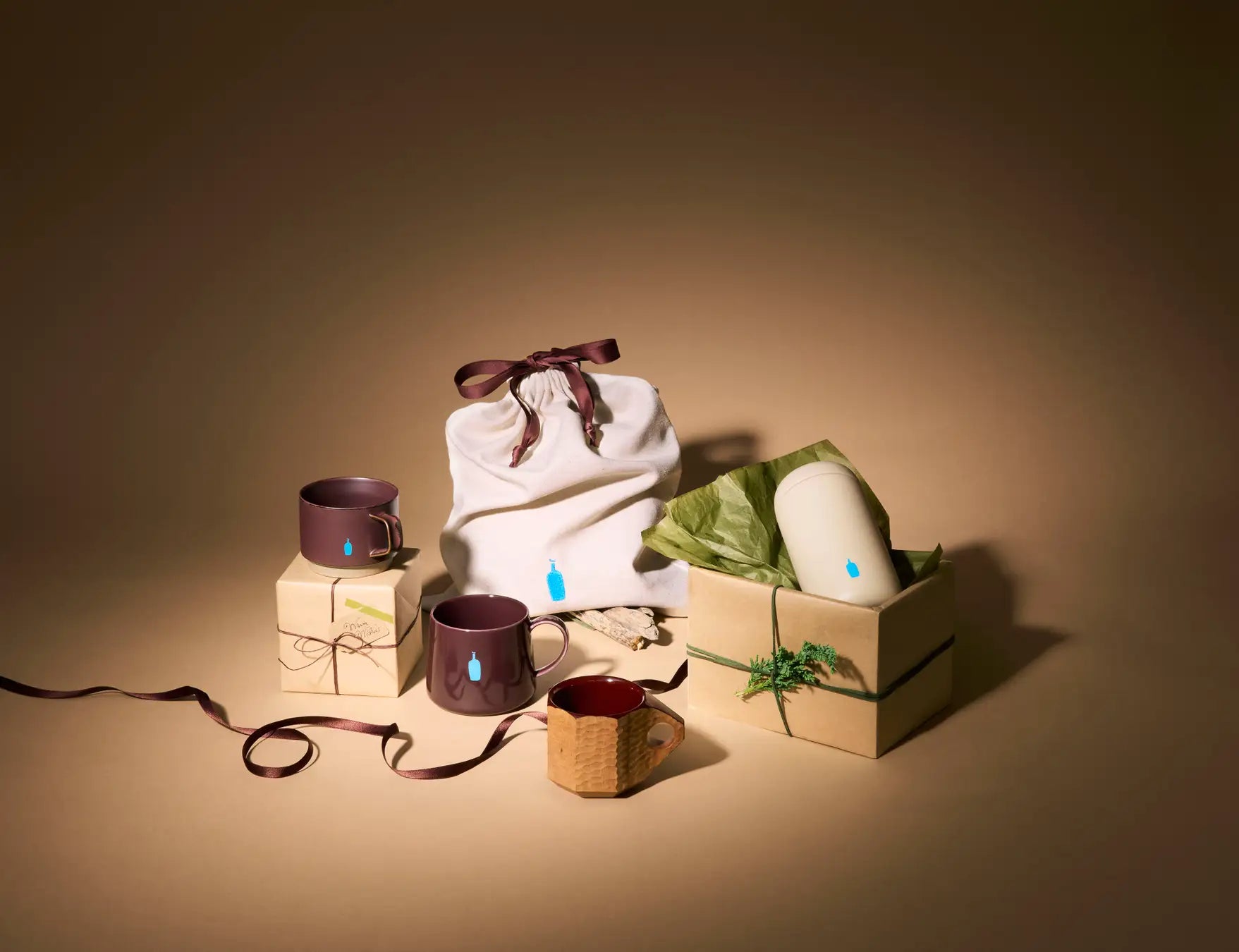 【Blue Bottle Coffee 藍瓶咖啡】2025聖誕節限量馬克杯系列 🎄｜日本製職人手作・節日限定Azuki Red・極致生活儀式感11月1日正式開賣