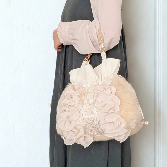 日本職人手作🖤【秋冬氣質女神專屬】華麗毛毛刺繡巾著包｜印度刺繡×奢華絨毛×立體荷葉邊✨