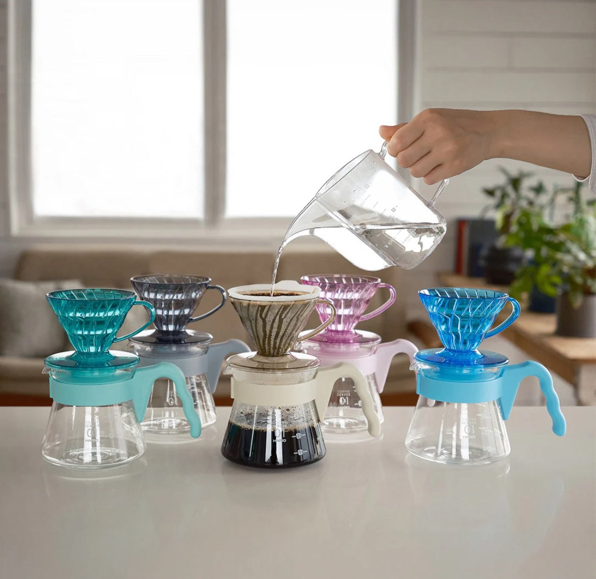 HARIO V60 20週年紀念款｜彩色手沖咖啡入門組 (濾杯+分享壺+濾紙+咖啡匙) 初學者也能沖出冠軍風味