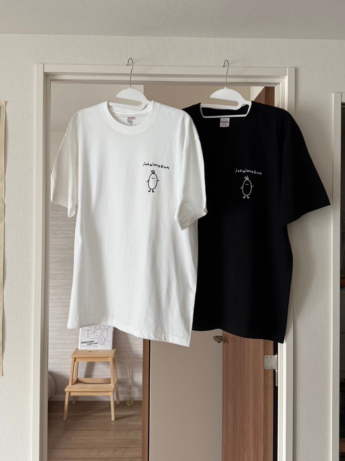 jakaimokun 窗邊吹風 T