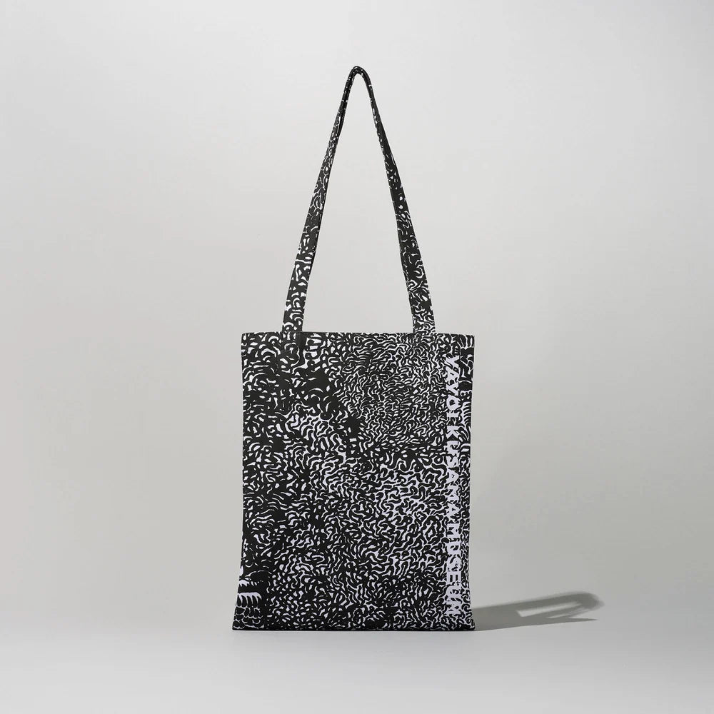 YAYOI KUSAMA STORE官方授權｜草間彌生美術館原創托特包（黑色）