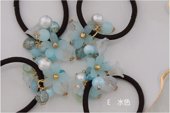 花束風手作髮圈｜日系淡彩壓克力花朵 X 棉珍珠設計｜輕盈甜美風格髮飾（6色可選）
